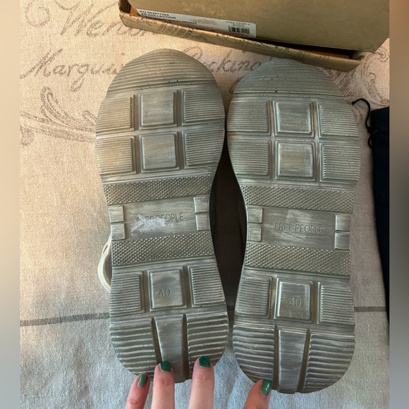 Free People Let’s Wander Washed Sneaker, white size 40. New with box - Picture 2 of 8